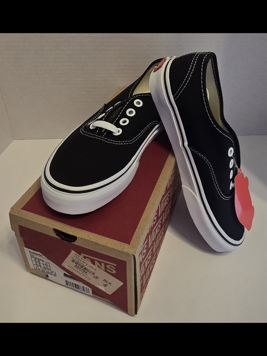 Vans Shoes - Vans Black Canvas Low-Top Sneakers New Size 5.5